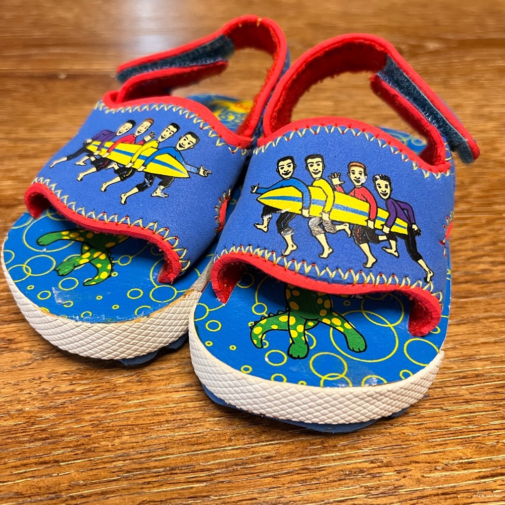 The Wiggles 2005 Surf Toddler Sandals Size 3